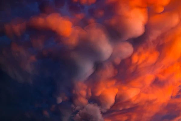 Mammatuswolken Stürmischen Himmel Ein Ungewöhnliches Phänomen — Stockfoto