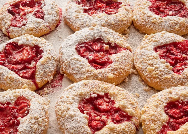 Kolaches Tradicionales Con Fresas Vista Cerca Bollos Dulces Levadura Caseros — Foto de Stock