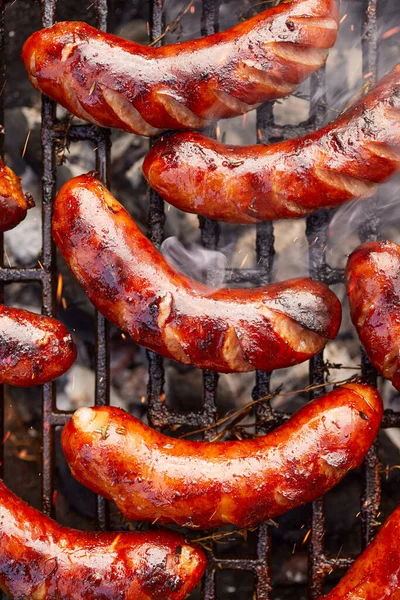 Grillwürste Auf Einem Gusseisernen Grill Blick Von Oben — Stockfoto