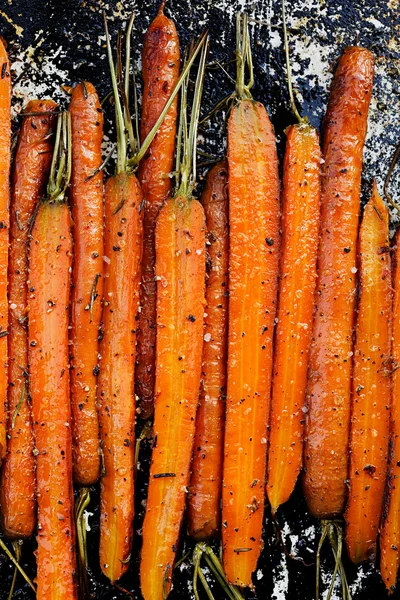 Zanahorias asadas con hierbas —  Fotos de Stock