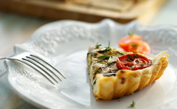 Serving tarts with grilled zucchini and tomatoes — Stock Photo, Image