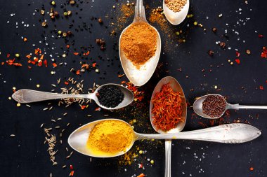 Çeşitli baharatlar.