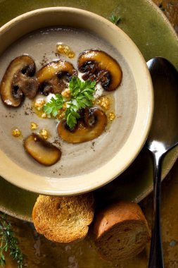 Kremalı mantar çorbası.