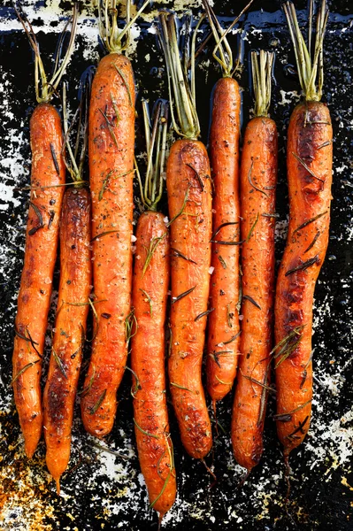 Zanahorias asadas con hierbas —  Fotos de Stock