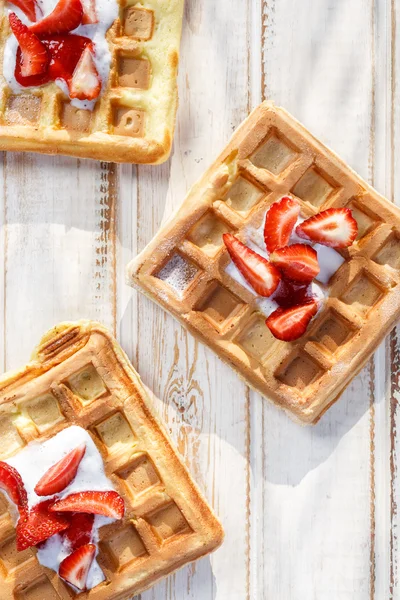 Waffles with addition fresh strawberries — Stock Photo, Image