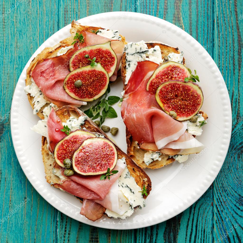 Bruschetta with  ham, blue cheese and fresh figs