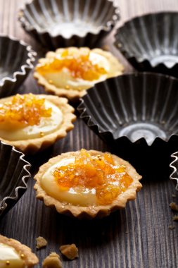 Turuncu Beyaz çikolata ile tart