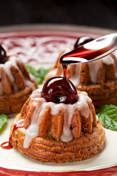 Bundt cake with cherry — Stock Photo, Image