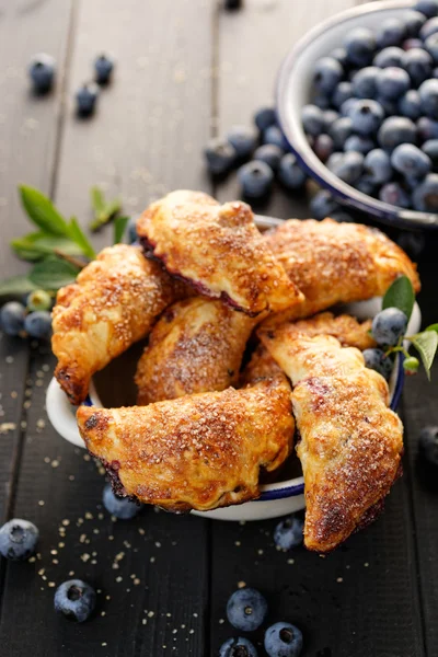 Croissants con hojaldre relleno de arándanos —  Fotos de Stock