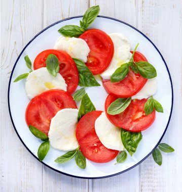 Caprese salatası