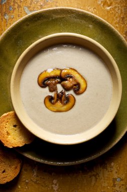 Mantar kremalı çorba.