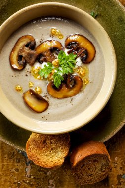 Mantar kremalı çorba.