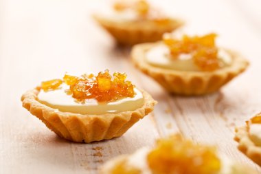 Turuncu Beyaz çikolata ile tart