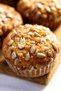 Ayçiçeği tohumları ile havuç muffins