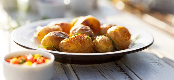 Bratkartoffeln mit Rosmarin und Knoblauch — Stockfoto