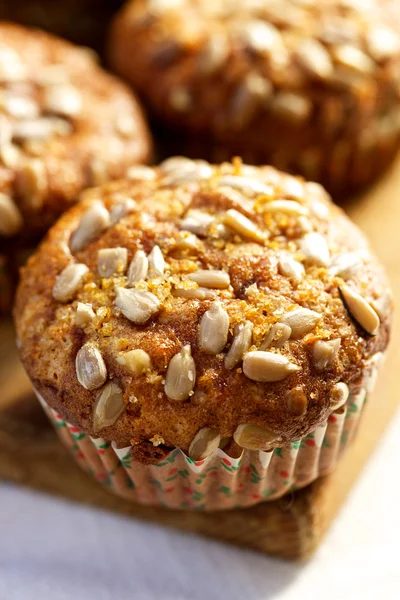 Morot muffins med solrosfrön — Stockfoto