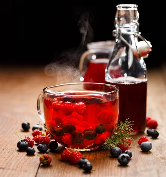 Чорниця і малиновий чай — стокове фото