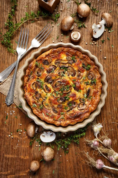 Mushroom quiche on a rustic wooden table — Stock Photo, Image