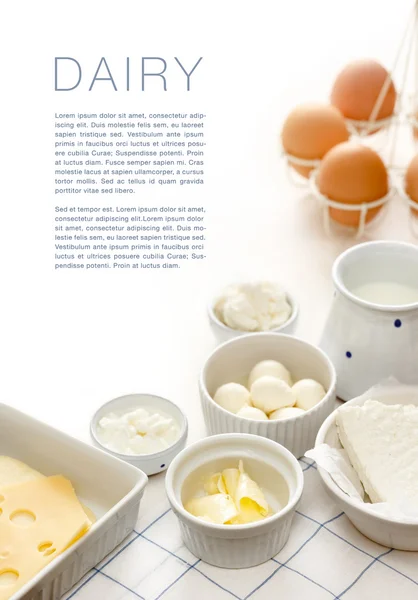 Productos lácteos sobre una mesa blanca —  Fotos de Stock