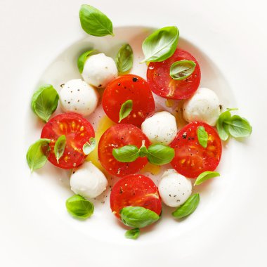 taze caprese salatası