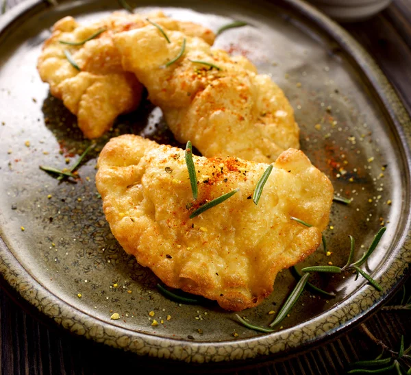 Spicy deep-fried dumplings