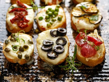 Crostini farklı Topingler ile