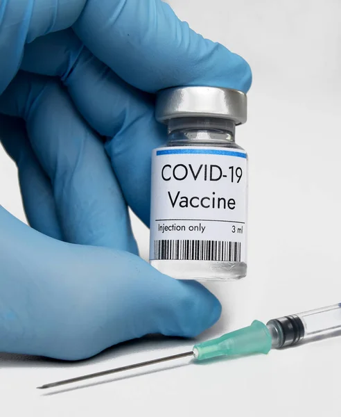 Coronavirus COVID-19 aşısı ABD 'deki Moderna araştırma laboratuarında şişede.