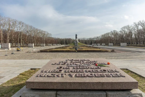 soviet world war 2 memorial park in Berlin