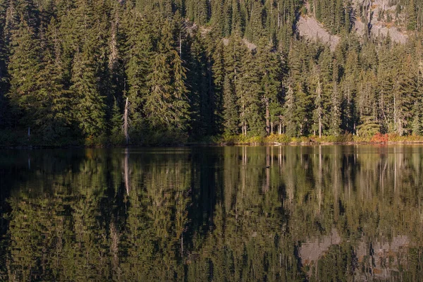 Hide away lake in Oregon