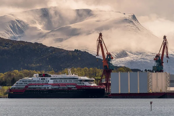 Ulsteinvik Noruega 2020 Maio Navio Cruzeiro Explorador Ártico Estaleiro Navios — Fotografia de Stock