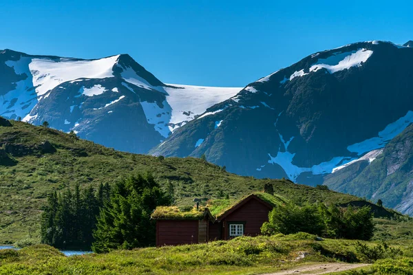 Норвегия Августа Норвежские Хижины Дикой Природе Большими Горами Снегом — стоковое фото