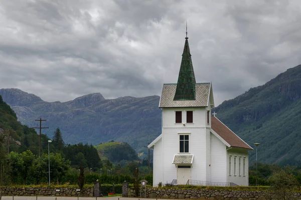 Dirdal Norvégia Szeptember Gyönyörű Fehér Dirdal Templom Között Hegyek Rogaland — Stock Fotó