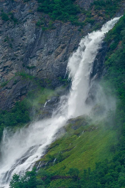 Geirranger Norway 2020 Hazi Ran Geiranger Fiyordunda Şelale Friaren — Stok fotoğraf