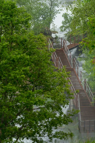 Geiranger Norwegia 2020 Czerwca Żelazne Schody Blisko Wodospadu Mieście Geiranger — Zdjęcie stockowe