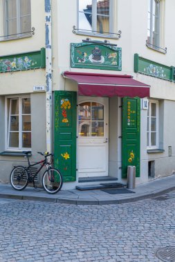 Vilnius, Litvanya - 2020 Mart 05. Vilnius 'taki Eski Şehir Merkezi' ndeki Antik Cadde.