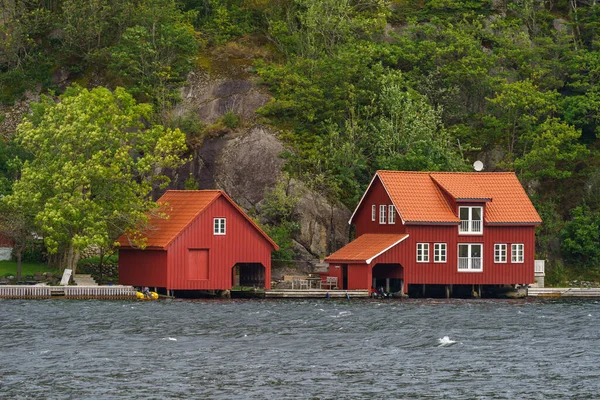 Ana Sira Norwegen September Rotes Haus Zusammen Mit Bootshaus Meeresnähe — Stockfoto