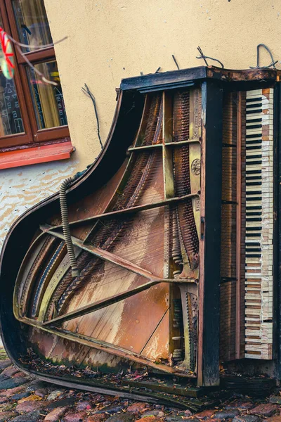 Vilnius Lithuania 2020 March Abandoned Gran Piano Rundown Piano River — Stock Photo, Image