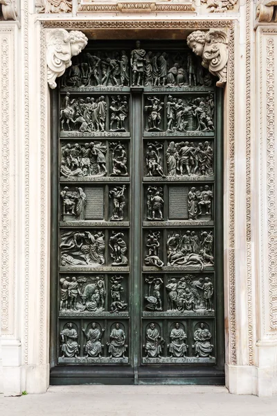 1 つの「サンタマリア ・ ナセンテ」(ミラノ大聖堂ドゥオモ大聖堂のポータル) — ストック写真