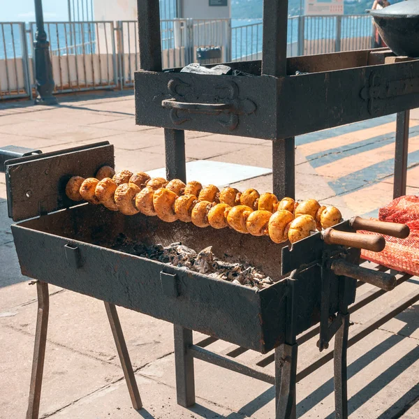 Delicious Baked Potatoes Skewers Summer Barbecue Outdoor Picnic — Stock Photo, Image