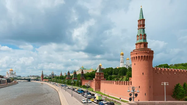 Θέα Των Όμορφων Πύργων Και Των Καθεδρικών Ναών Του Κρεμλίνου — Φωτογραφία Αρχείου