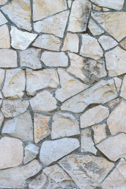 Arkaplan olarak farklı boyutlarda kumtaşı bloklarından yapılmış taş duvar