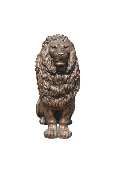 一个可怕的狮子的青铜雕塑 独立于白色背景 力量的概念 — 图库照片