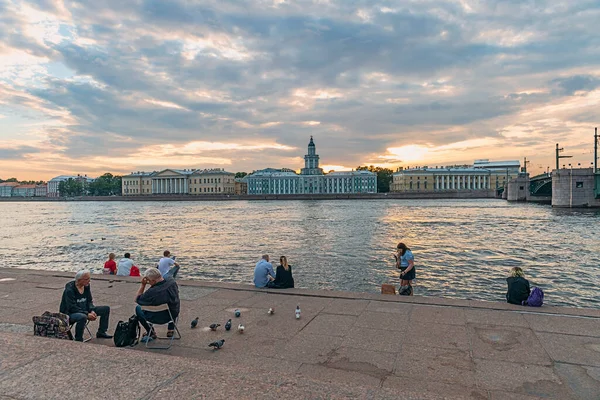 Petersburg Russia June 2020 People Different Ages Resting Banks Neva — Stock Photo, Image