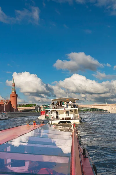 River Tourist Ships Sail Moskva River Walls Moscow Kremlin — Stock Photo, Image