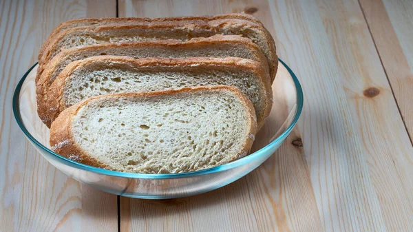 Fette Pane Grano Bianco Una Ciotola Vetro Una Superficie Legno — Foto Stock