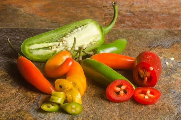 Serrano and jalapeno hot peppers — Stock Photo, Image