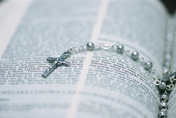 Detalle os un rosario de plata — Foto de Stock