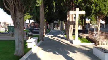 Tipik bir İspanyol Katolik mezarlığının genel görünümü