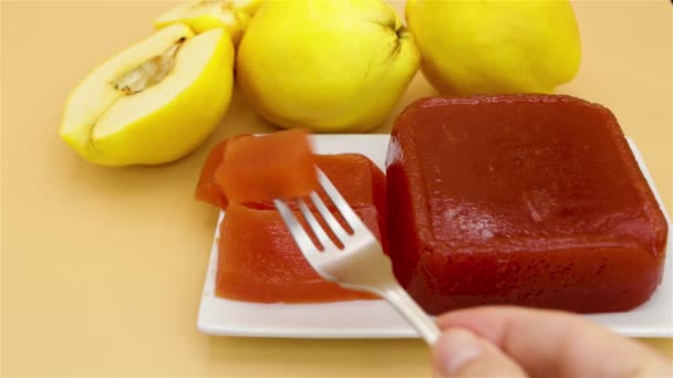Mostrando Delicioso Geléia Marmelo Caseiro Carne Marmelo Caseira Fundo Cremoso — Vídeo de Stock