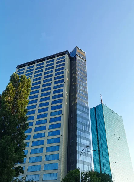 Hermoso Edificio Gran Altura Cielo Azul 2021 Varsovia Polonia — Foto de Stock